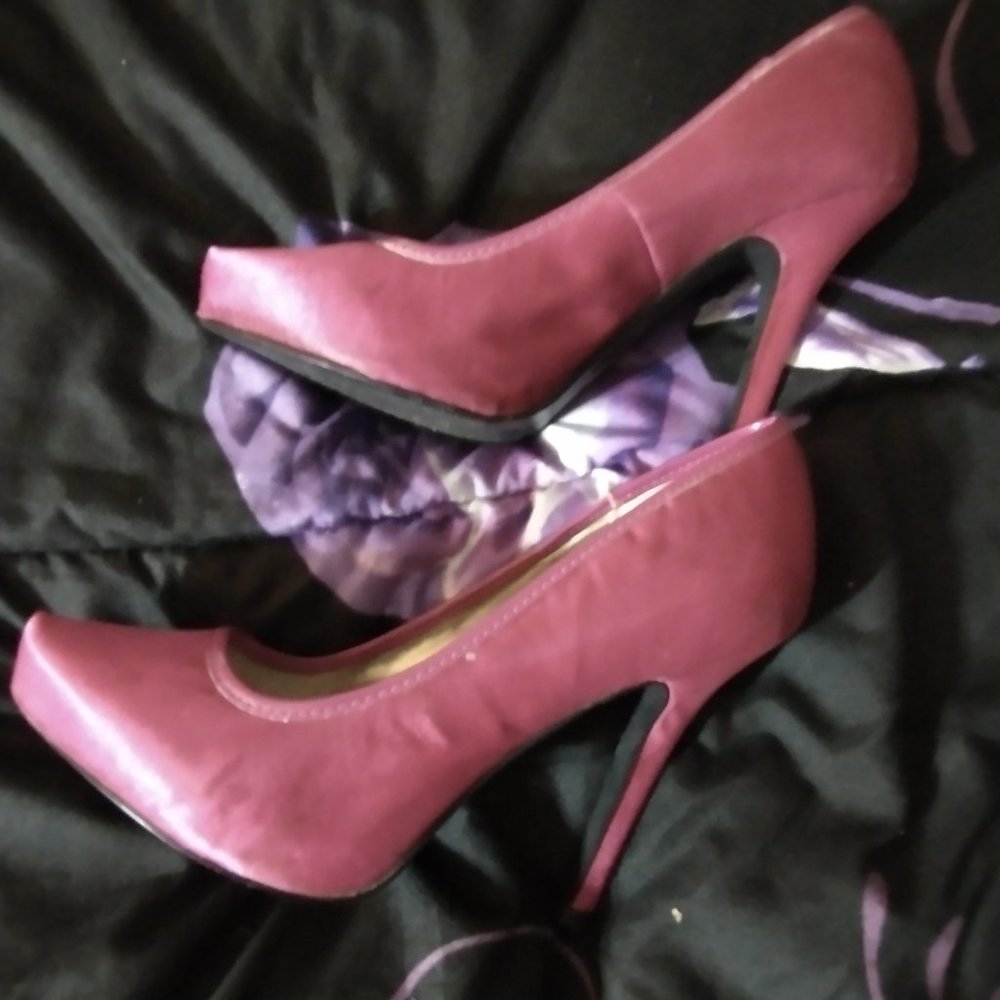 CHARLOTTE RUSSE PINK HEELS...EUC
